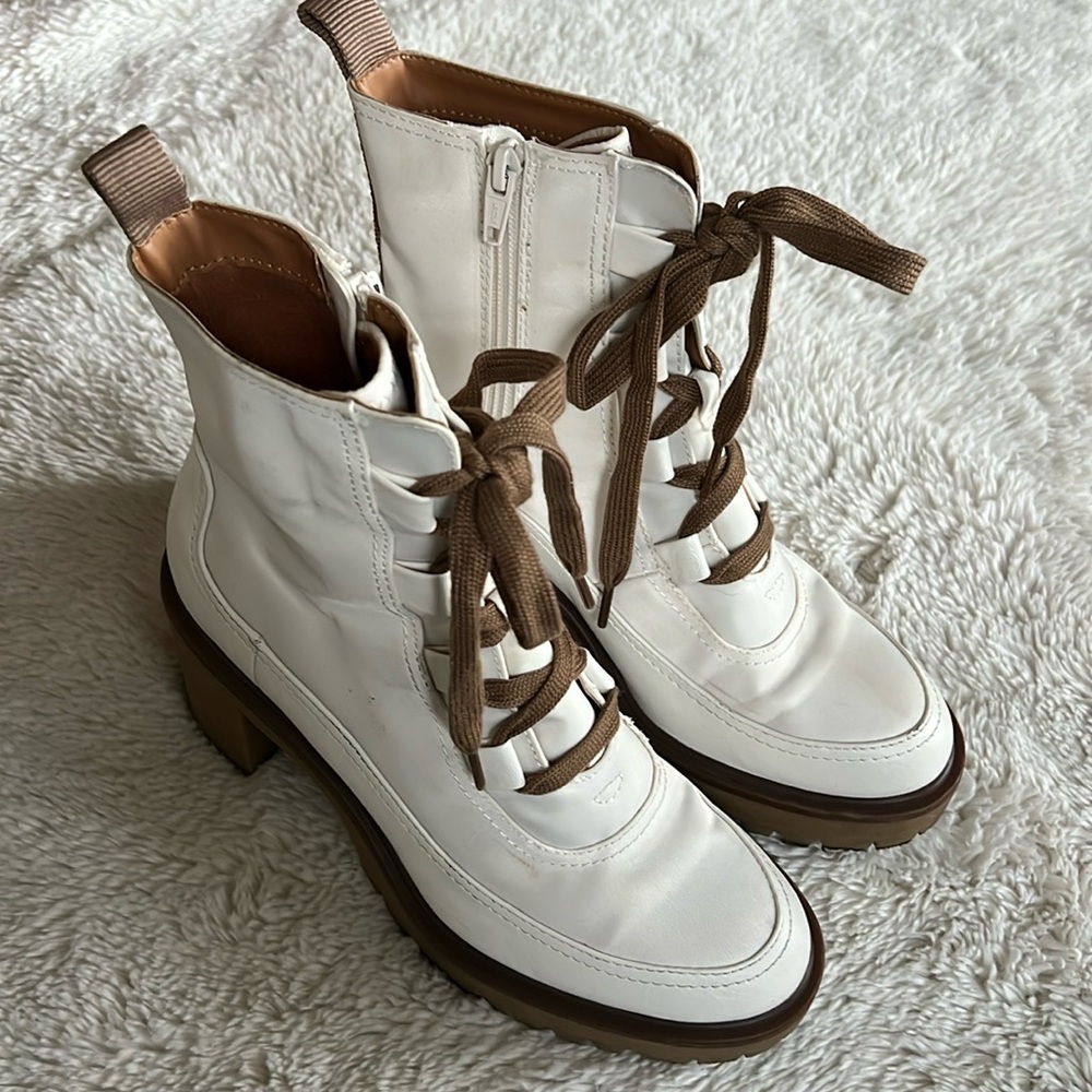 Lace up boots boots, size 7.5